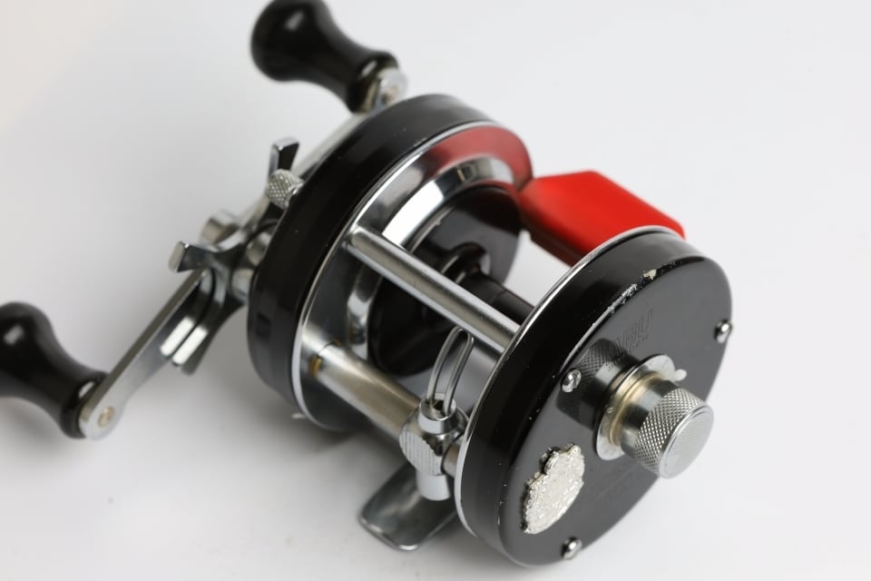 アブガルシア アンバサダー 5600C 770200 赤ベロが入荷しました