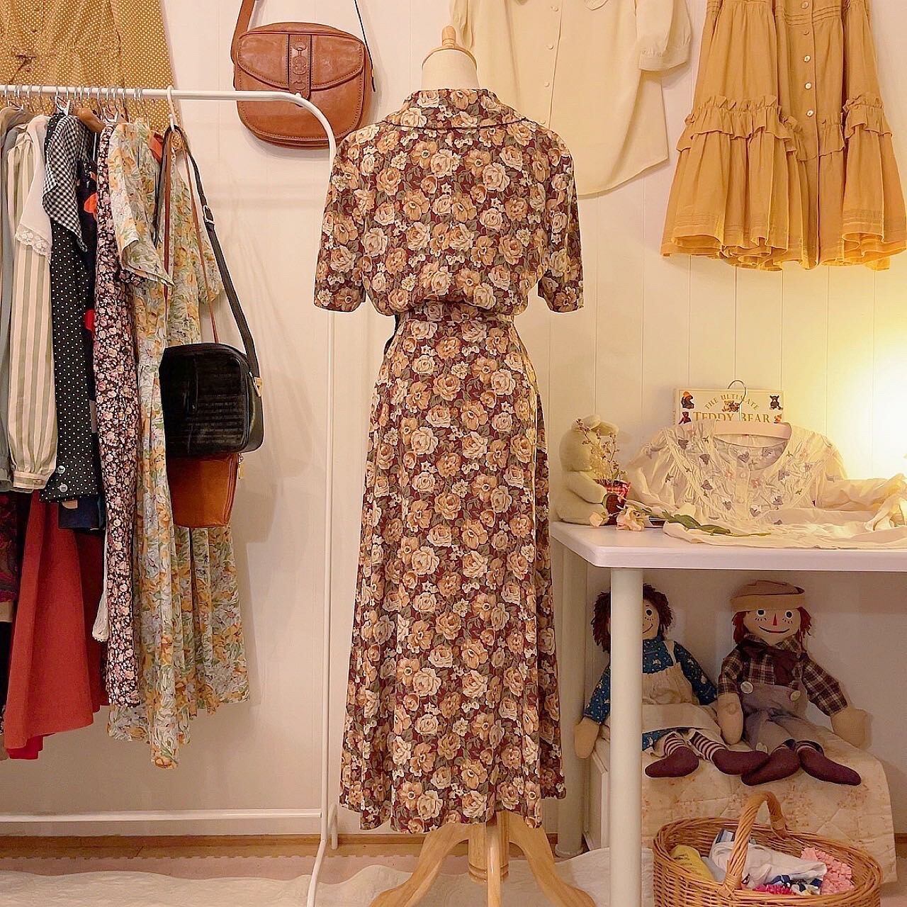 brown rose blouse & skirt set up