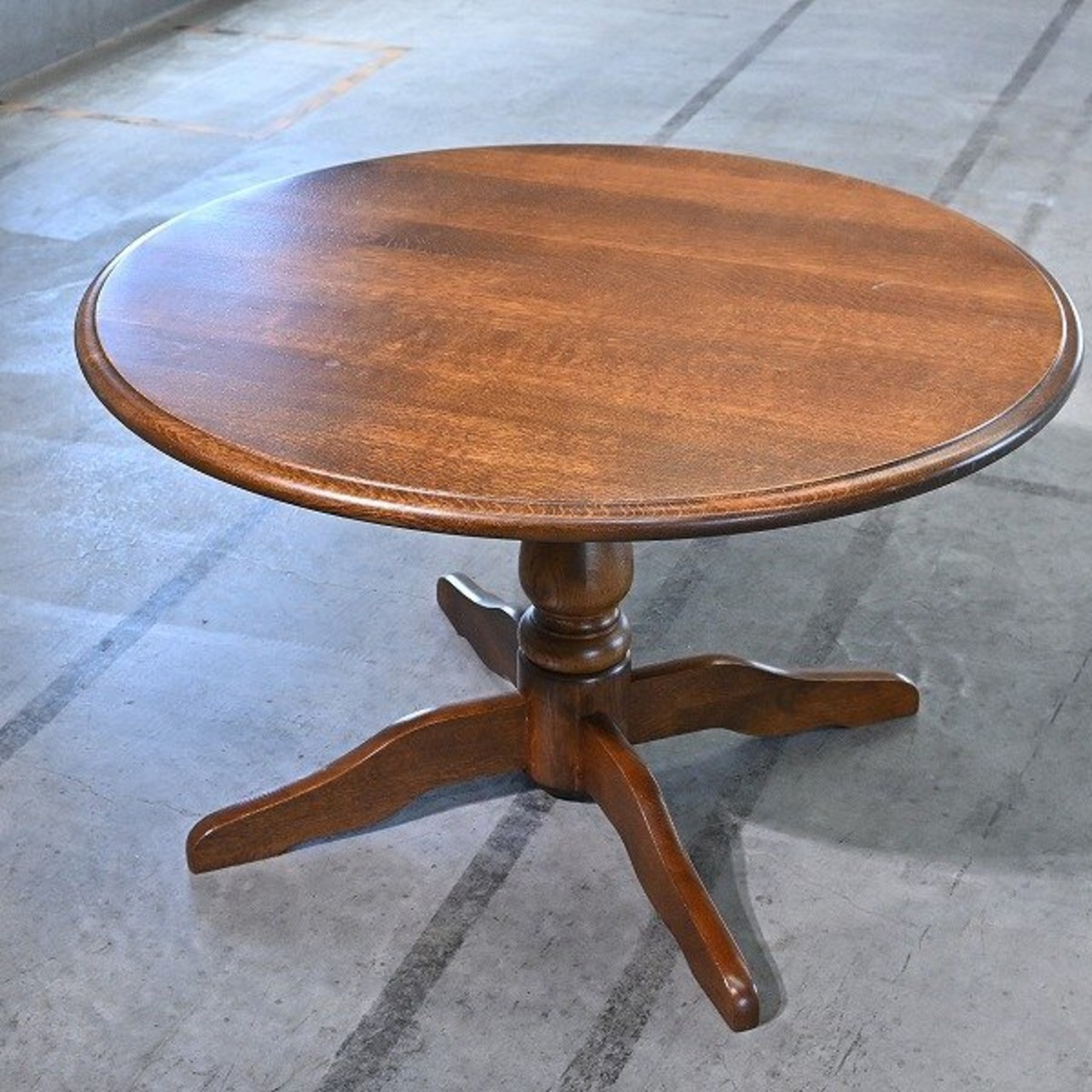 三越カウントリーハウス「KD-008」ラウンドテーブル オーク材 天然木 ブルージュ 丸 ダイニング 食卓 書斎 店舗什器 クラシック BRUGGE【中古家具/中古インテリア/USED家具ユーズド家具/リサイクル】