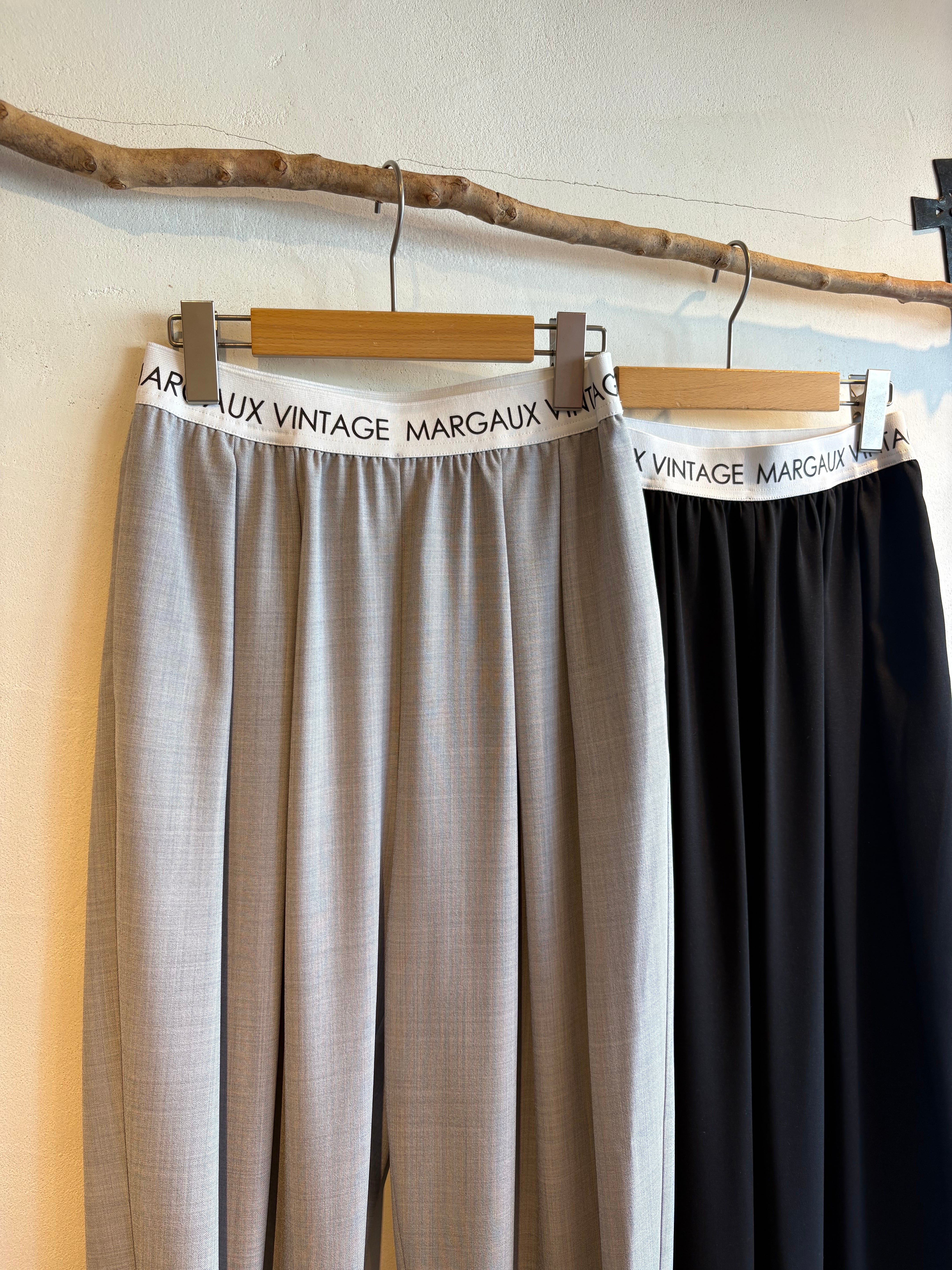 再入荷】MARGAUX VINTAGE / ウエストロゴタックパンツ | anouk