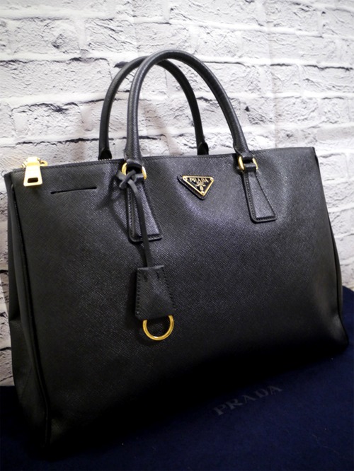 美品30万◆PRADA プラダ GALLERIA ガレリア A4対応 ビジネス可 サフィアーノ レザー トート バッグ 黒◆ 合わせやすい万能トート型モデル♪