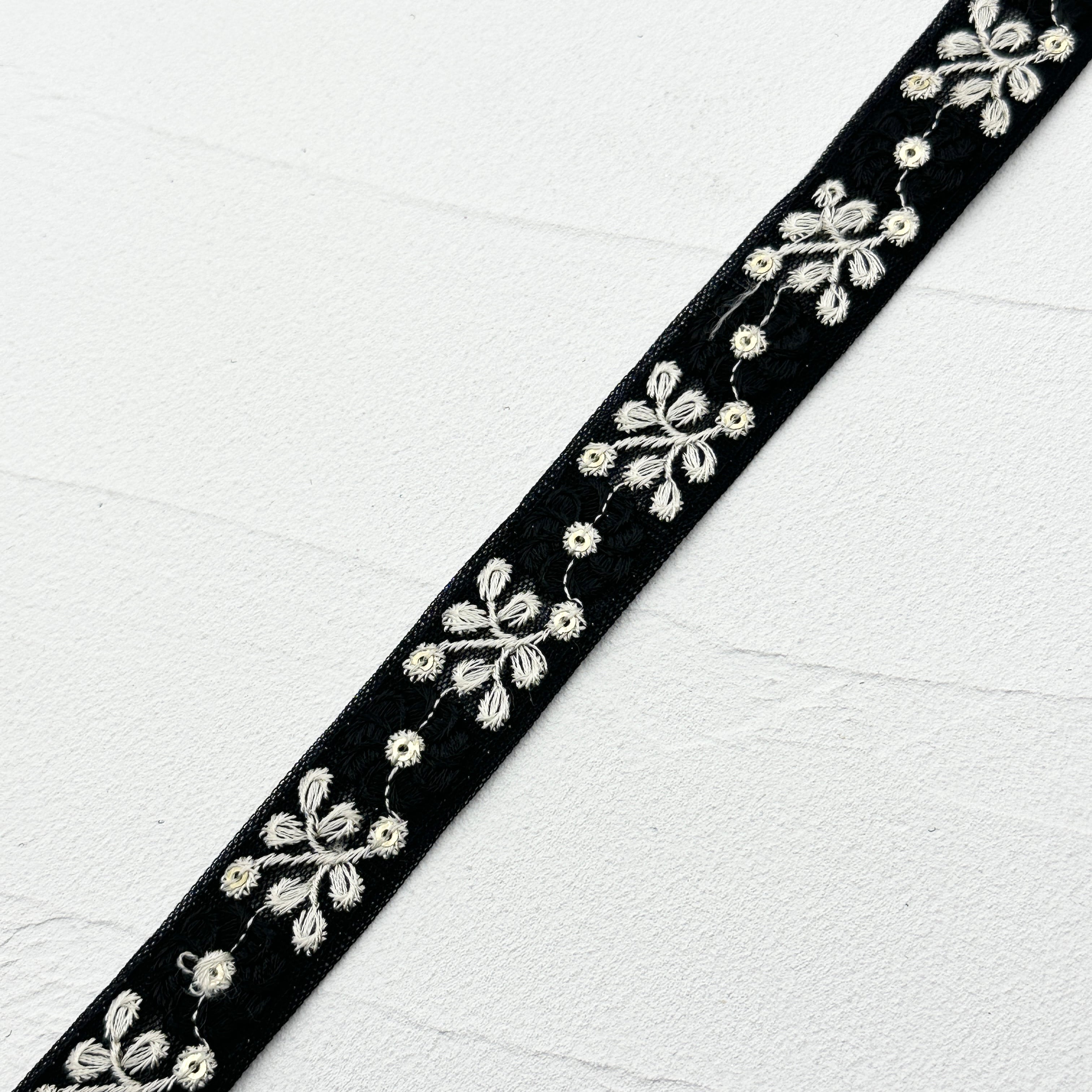 インド刺繍リボン [ブラック] 1129 | インド刺繍リボン専門店