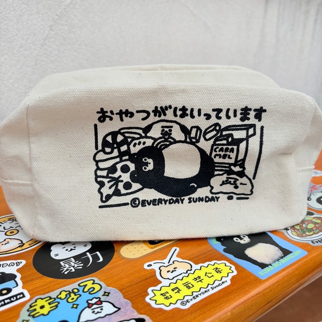 おやつがはいっていますポーチ