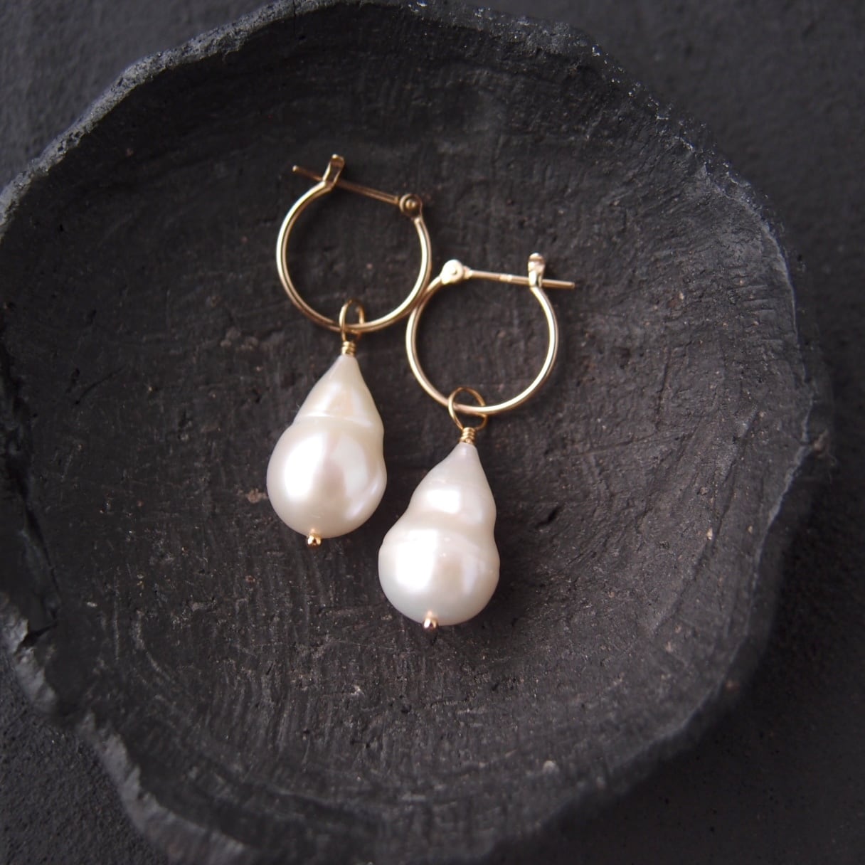 【K10YG】Baby Oyster Pearl Hoop Earrings/ベビーオイスターパール フープピアス
