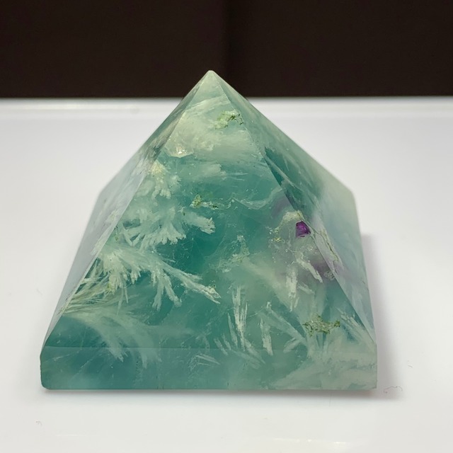 エンジェルフェザーフローライト・ピラミッド