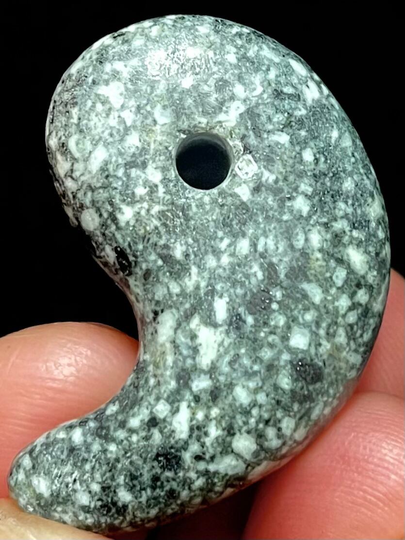 【勾玉】遠野の石　とおののいし　霊石　薬石　お守り　パワーストーン　高波動石 勾玉】遠野の石とおののいし霊石薬石お守りパワーストーン高波動石