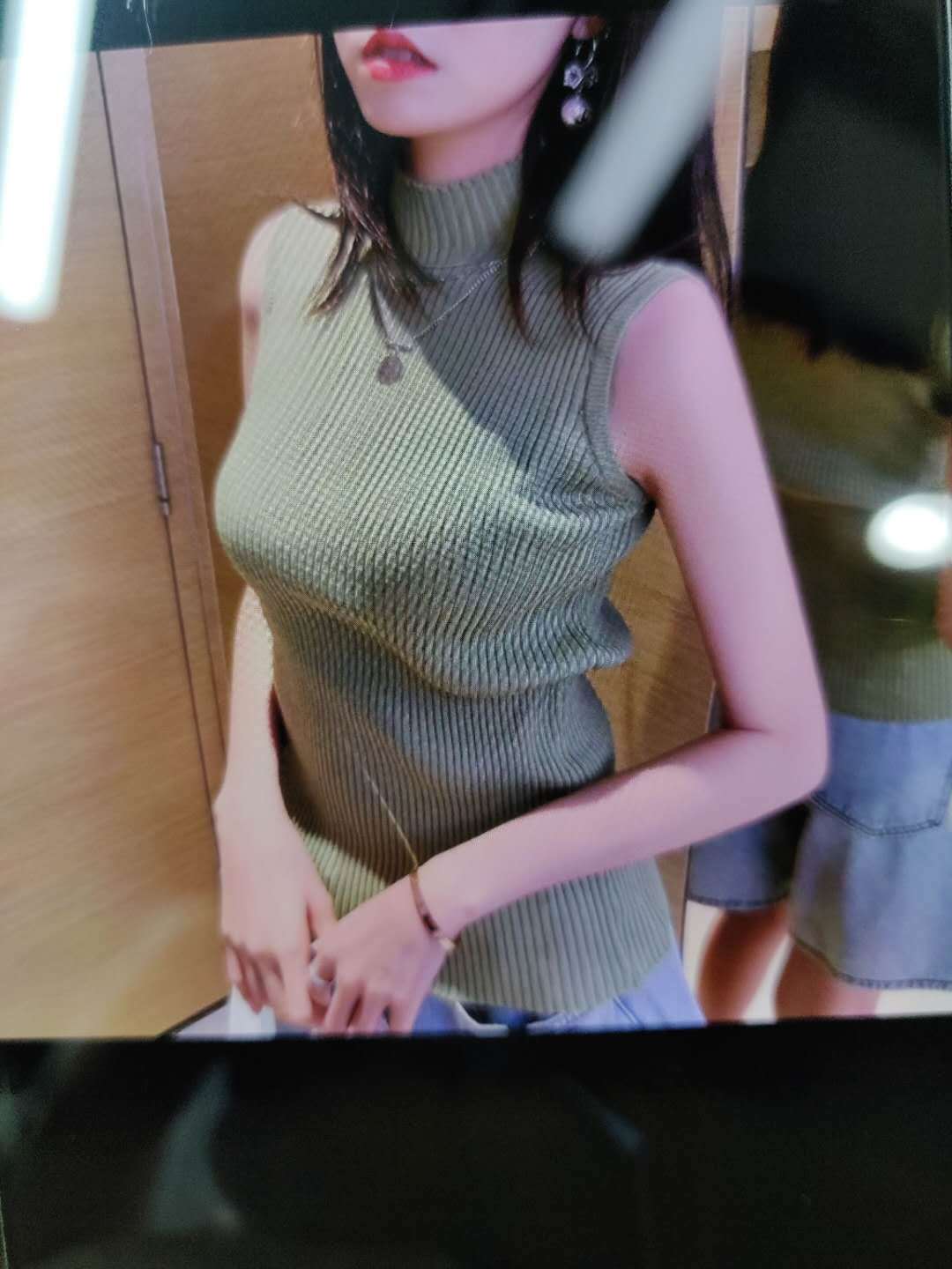 ハイネックノースリーブニット