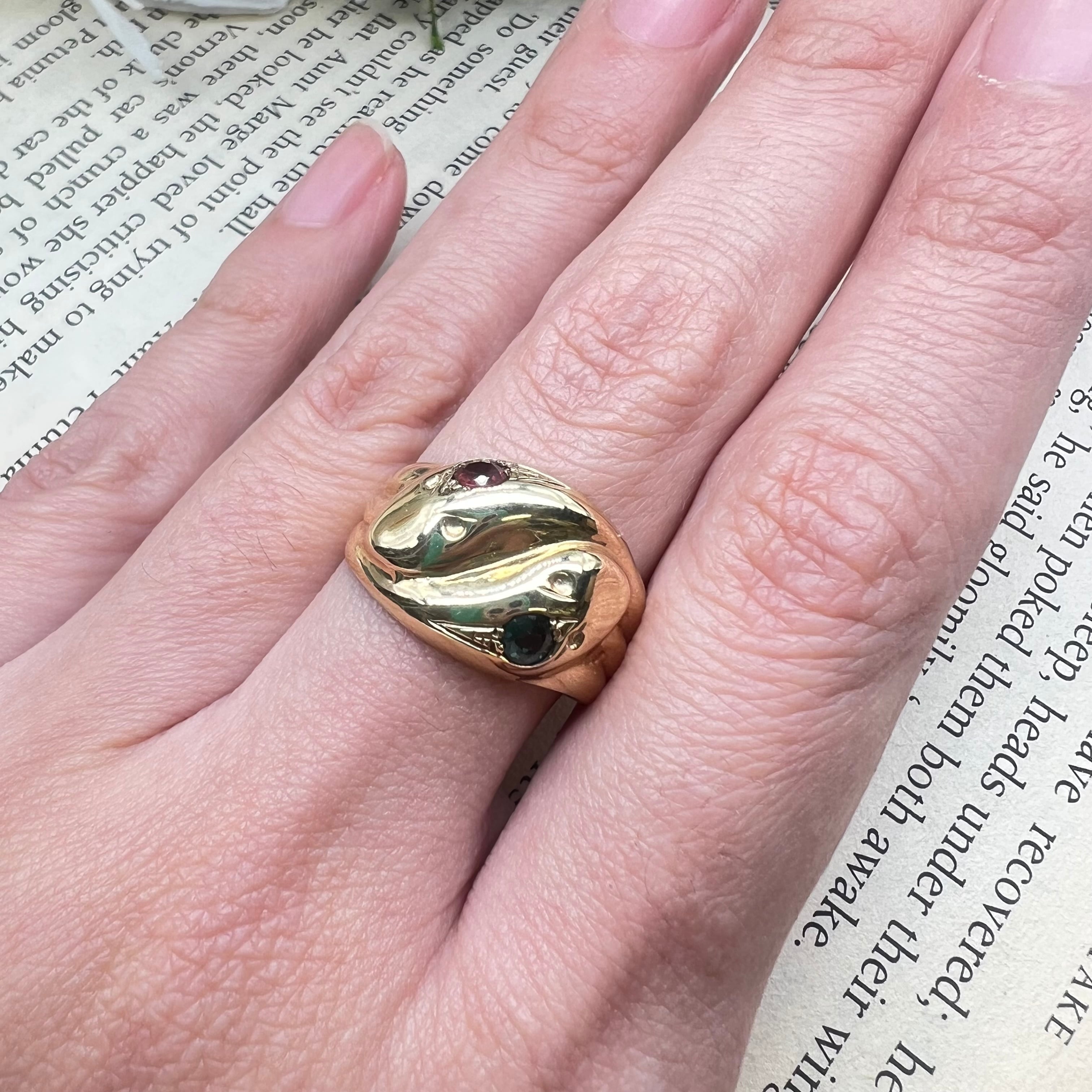 プラチナ900リング　蛇デザイン（目にサファイア）ヴィンテージ プラチナ900リング 蛇デザイン（目にサファイア）ヴィンテージ