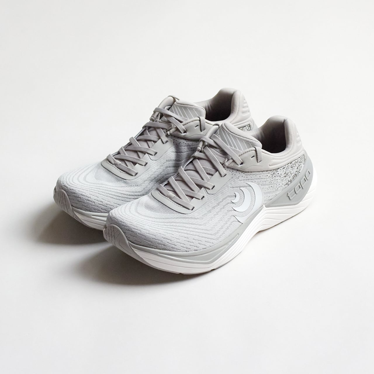 Topo Athletic(トポ アスレチック)ULTRAFLY 5 -Dark Grey/Grey(MEN)メンズロードランニングシューズ