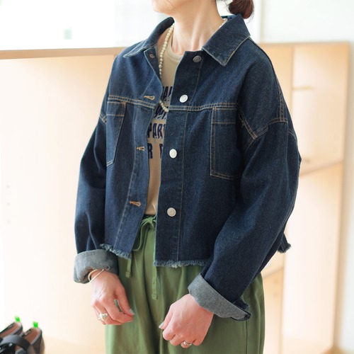 Tenue / テニュイ 抜け感 デニムジャケット ｜ バックタックとフリンジ裾がこなれ感を演出。手洗い可能で軽く、ストレスフリーな着心地の優秀アウター。