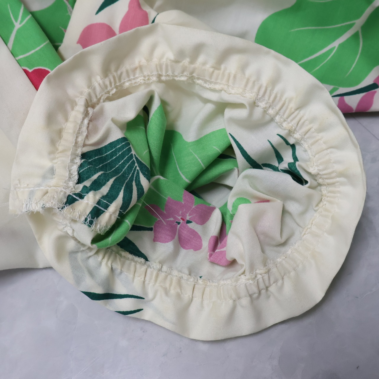 【ハワイ製 フラダンス衣装】ホワイト T&L MUUMUU FACTORY ワンピース ドレス 花柄 ピンク 緑 爽やか 華やか アロハ かわいい