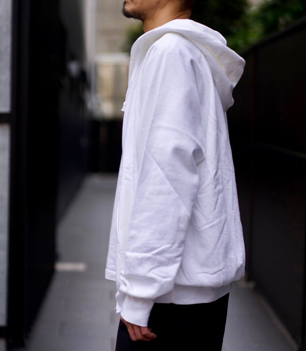 COMOLI(コモリ) / 製品染裏毛ジップパーカー-WHITE-(Z01-05027) | Signs