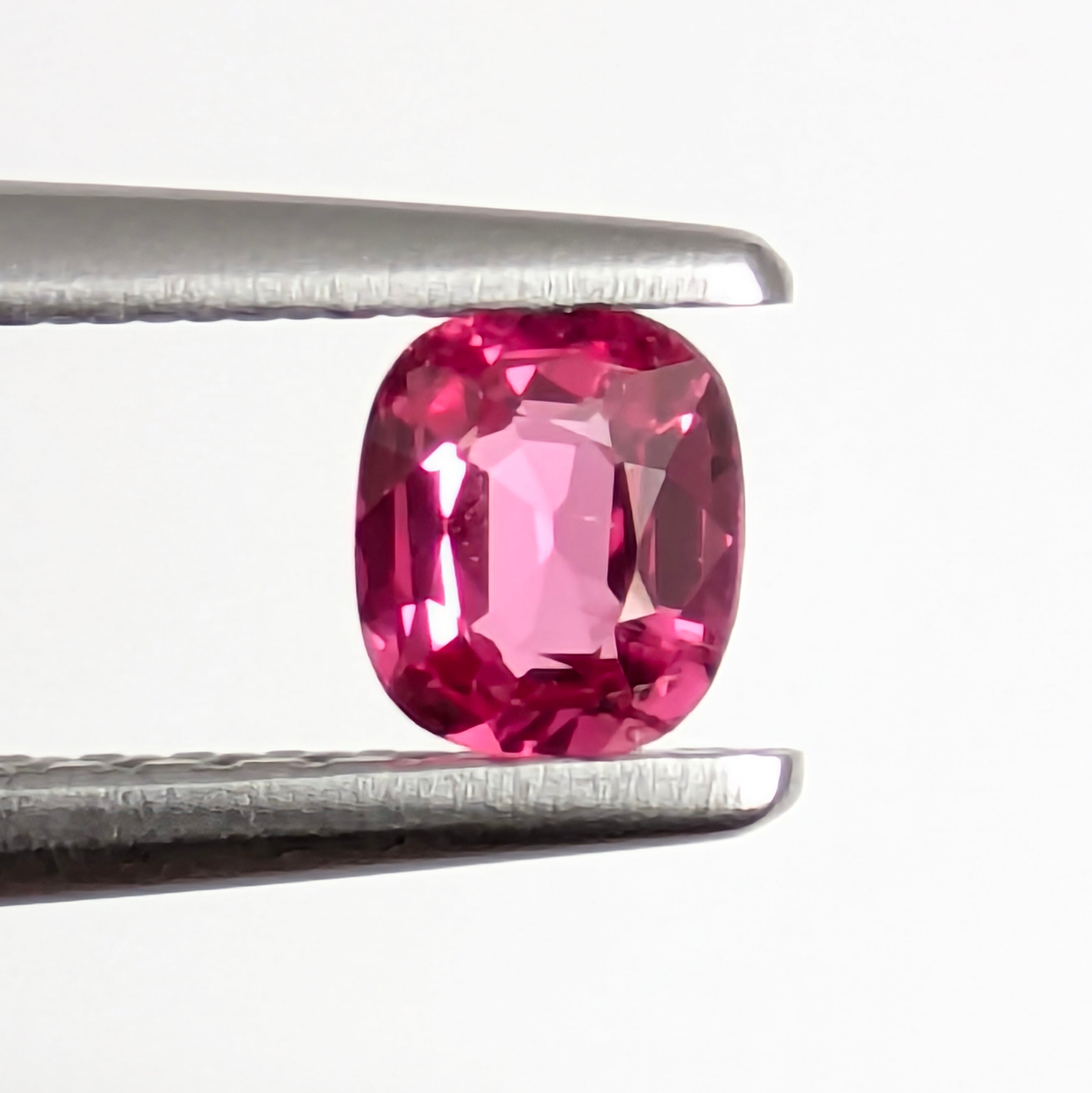 ホットピンクスピネルルース ミャンマー・モゴック産【0.24ct