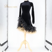 社交ダンス 衣装 ラテン ドレス ワンピース ヤナギダダンスウェア YANAGIDADANCEWEAR フリル ベロア アームカバー 手袋 おしゃれ 高級感 デモ 競技 ダンス パーティ 発表会 金 黒 ブラック系 ゴールド系 フリルデザイン 高級ドレス 可愛いドレス ダンスパフォーマンス ラテン衣装 衣装レンタル 競技用ドレス デモ用ドレス ショー用衣装