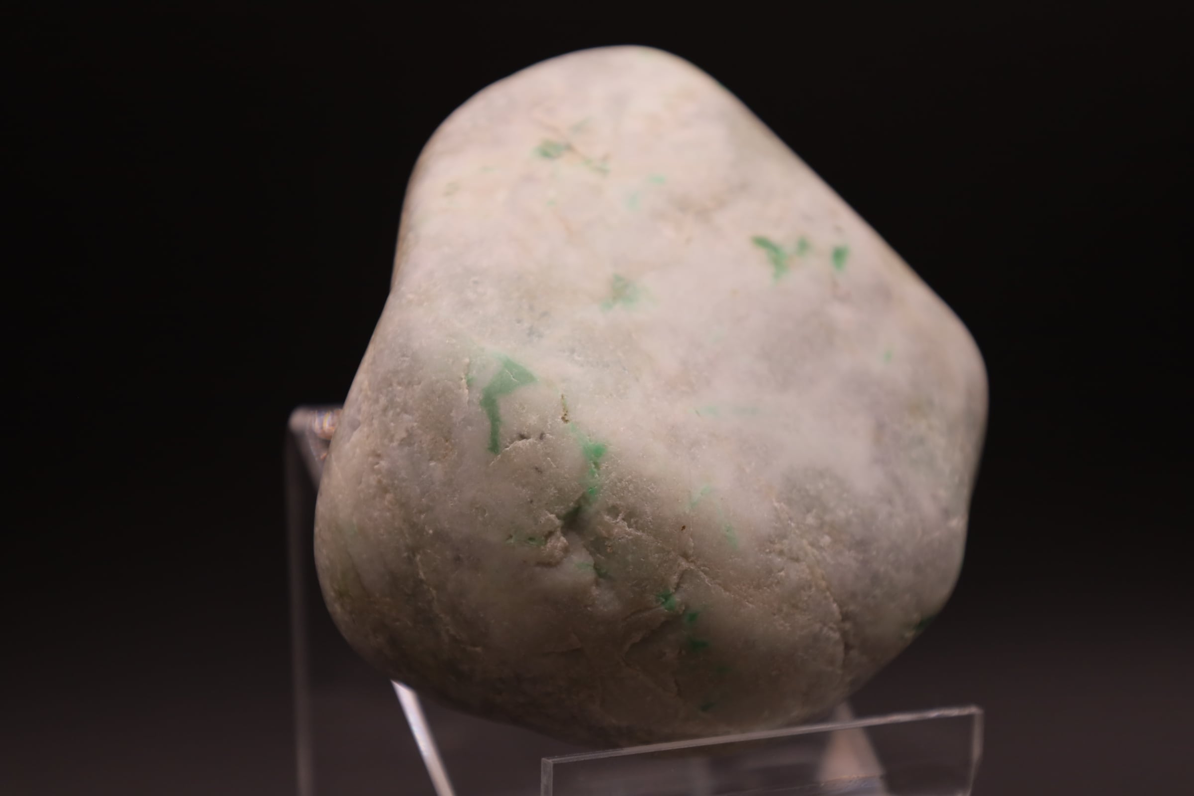 糸魚川翡翠原石未研磨海石(ひすい ヒスイ Jadeite)商品コード