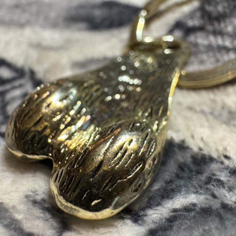 幸運を呼ぶ？魔除けにも！牛の睾丸、金玉、ブルズボール キーホルダー