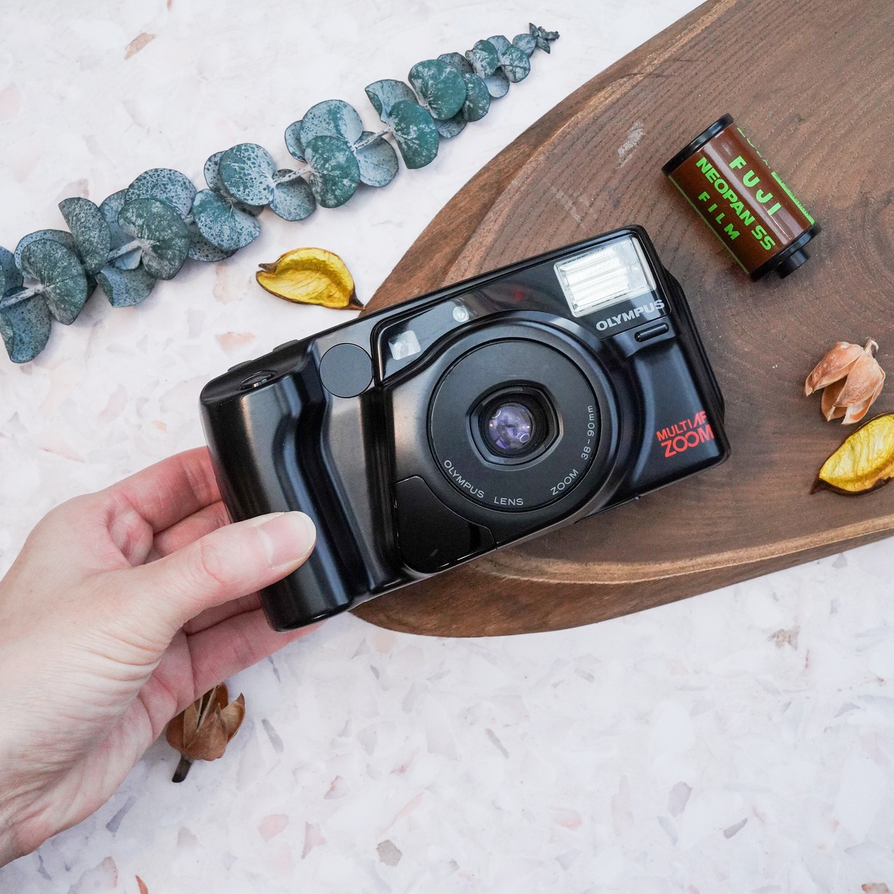 【Olympus】IZM 230　高級コンパクトカメラ