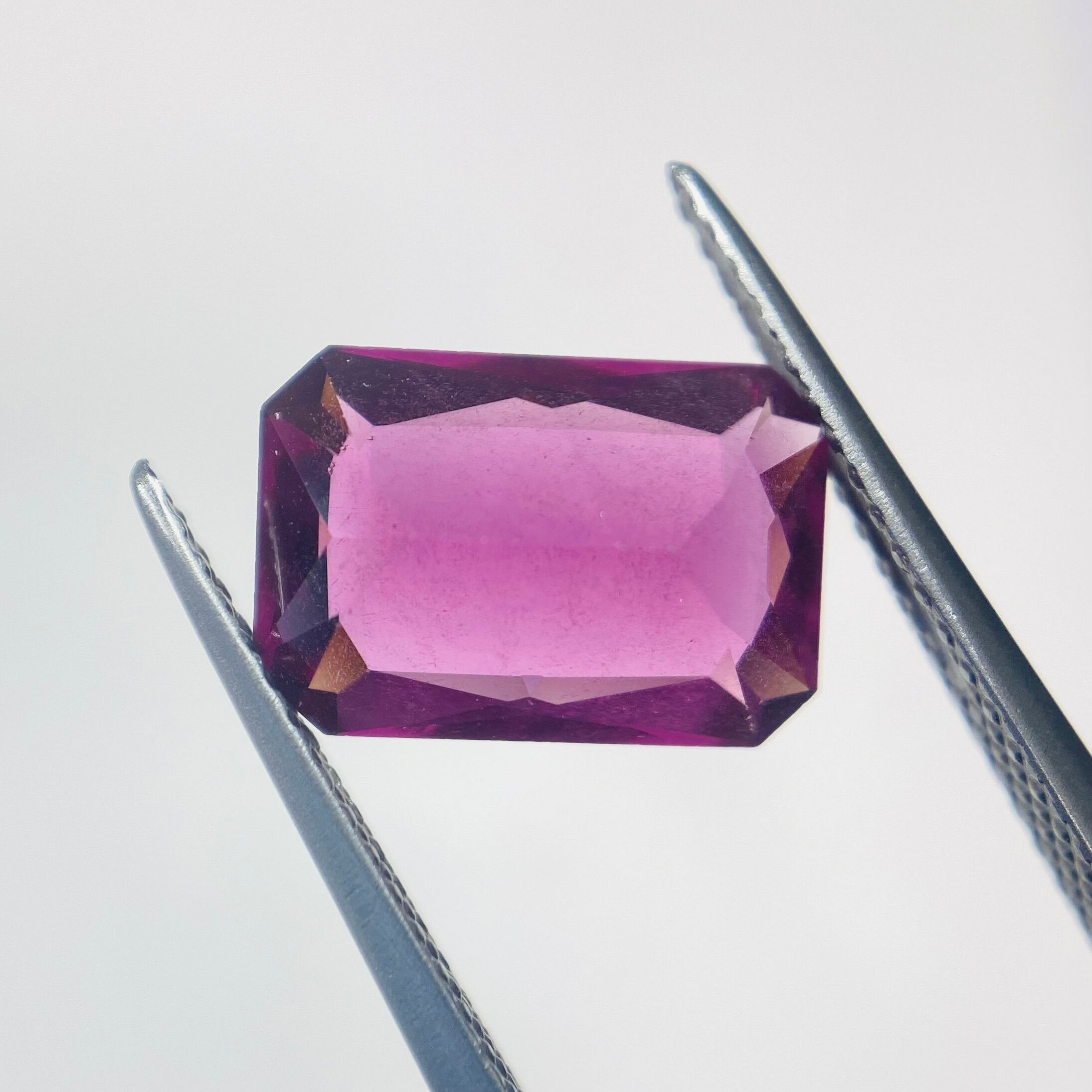 クラシックなロードライトガーネット