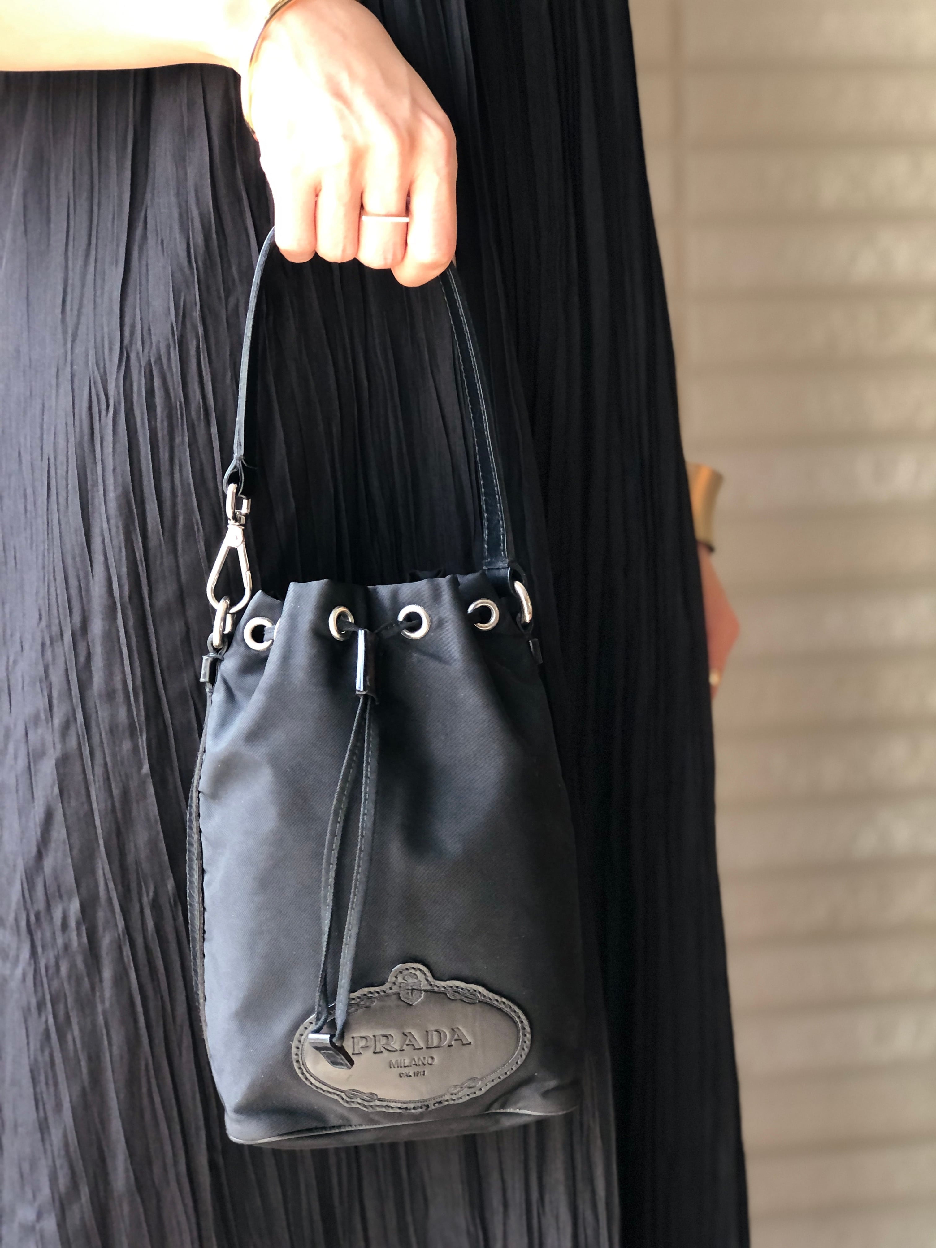 PRADA プラダレザーバケツショルダーバッグカラーNE