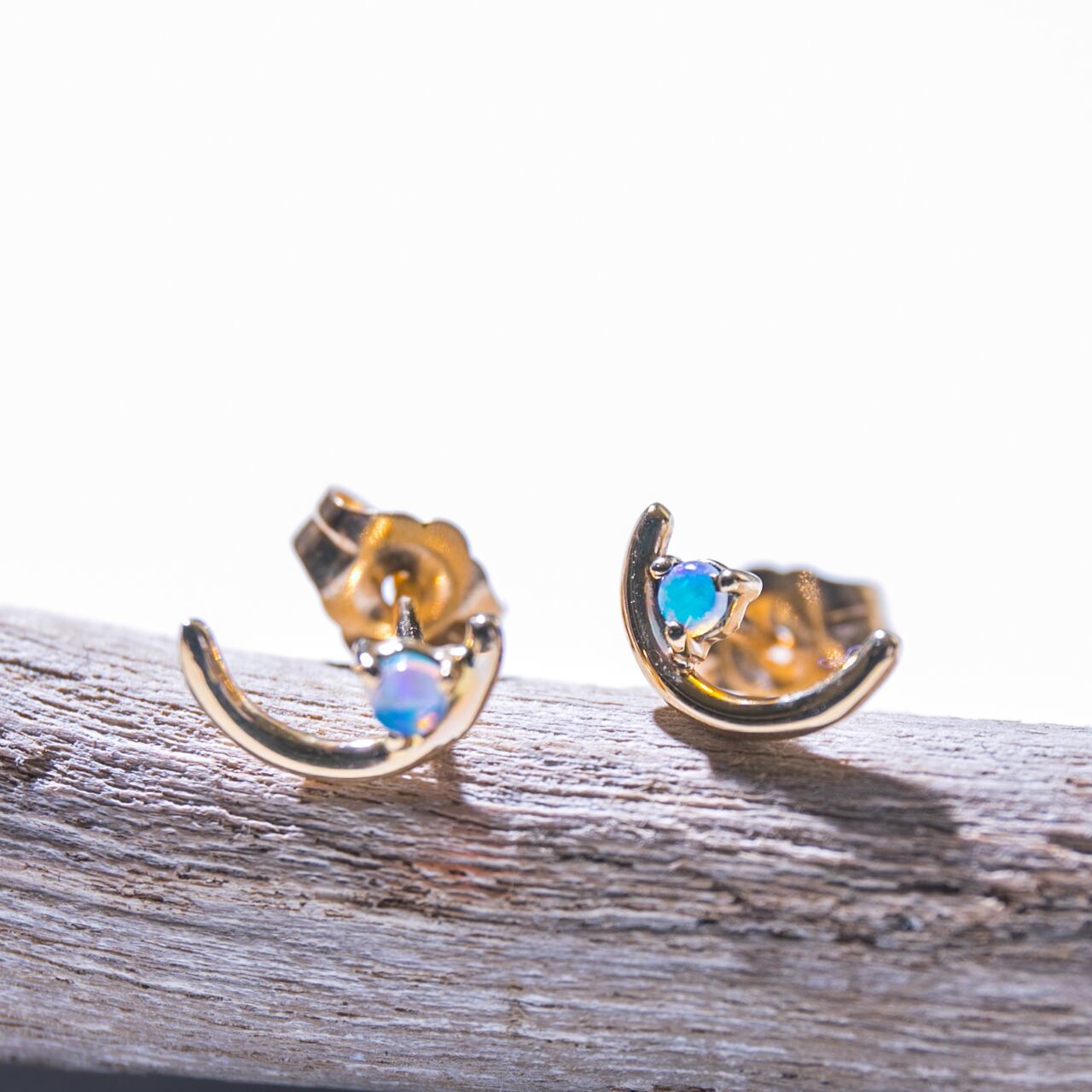 WWAKE（ウェイク） 14K Offset OPAL Arc Earrings (14金 オパール