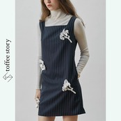 白花が踊る線の余白：サスペンダーワンピース《XU0282》