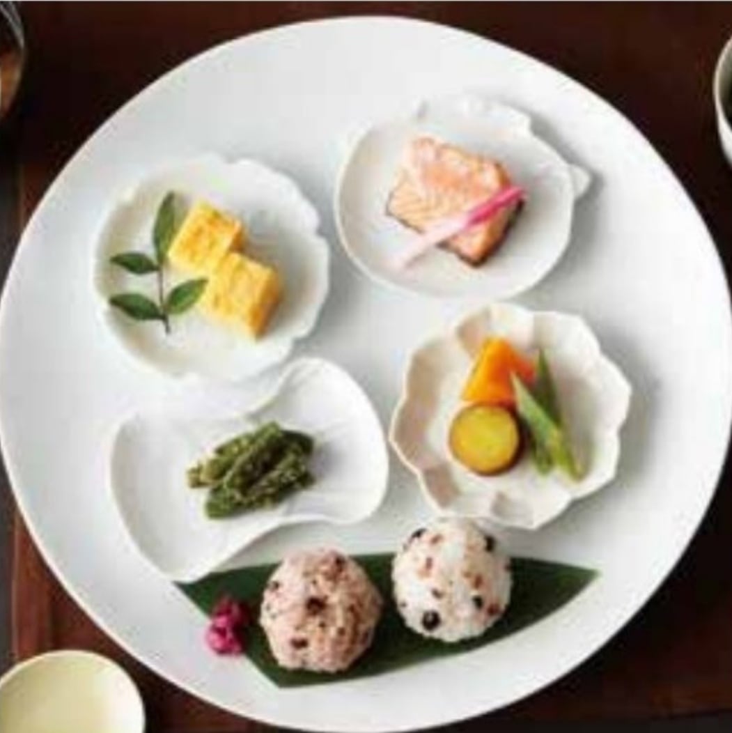 白い豆皿 桔梗（ききょう） 白磁 文様小皿 miyama 白い食器 和