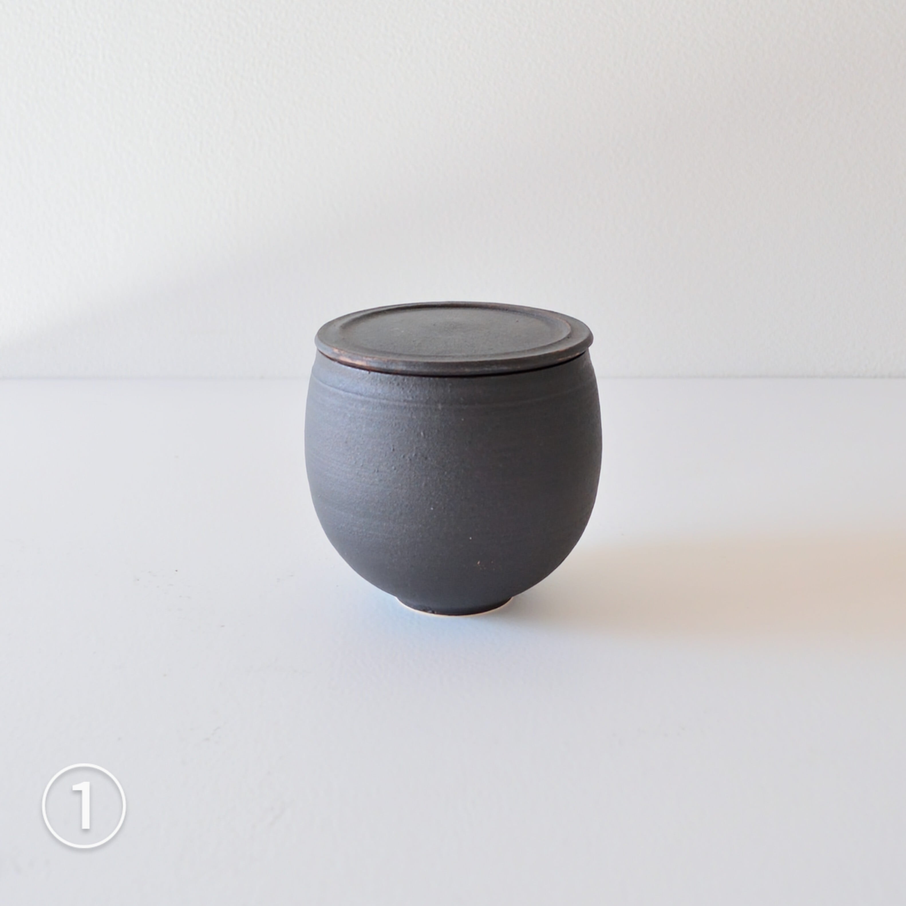 小野俊さん 蓋物 丸型 S 黒鉄釉 4個セット 小野俊 丸型蓋物 黒鉄釉 M | MA STORE