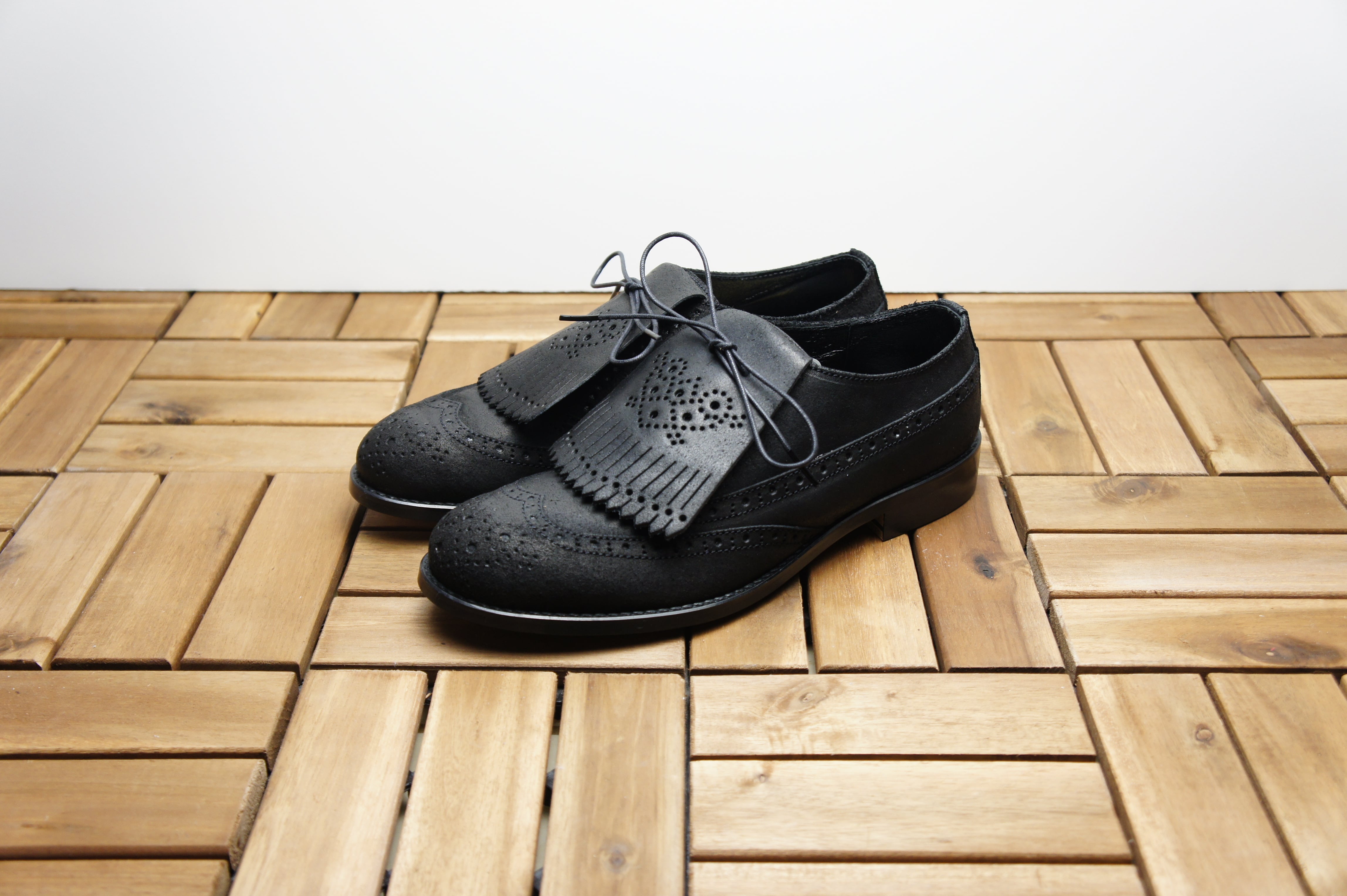 FULL BROGUE SHOES with KILTIE TONGUE (WAXED SUEDE)