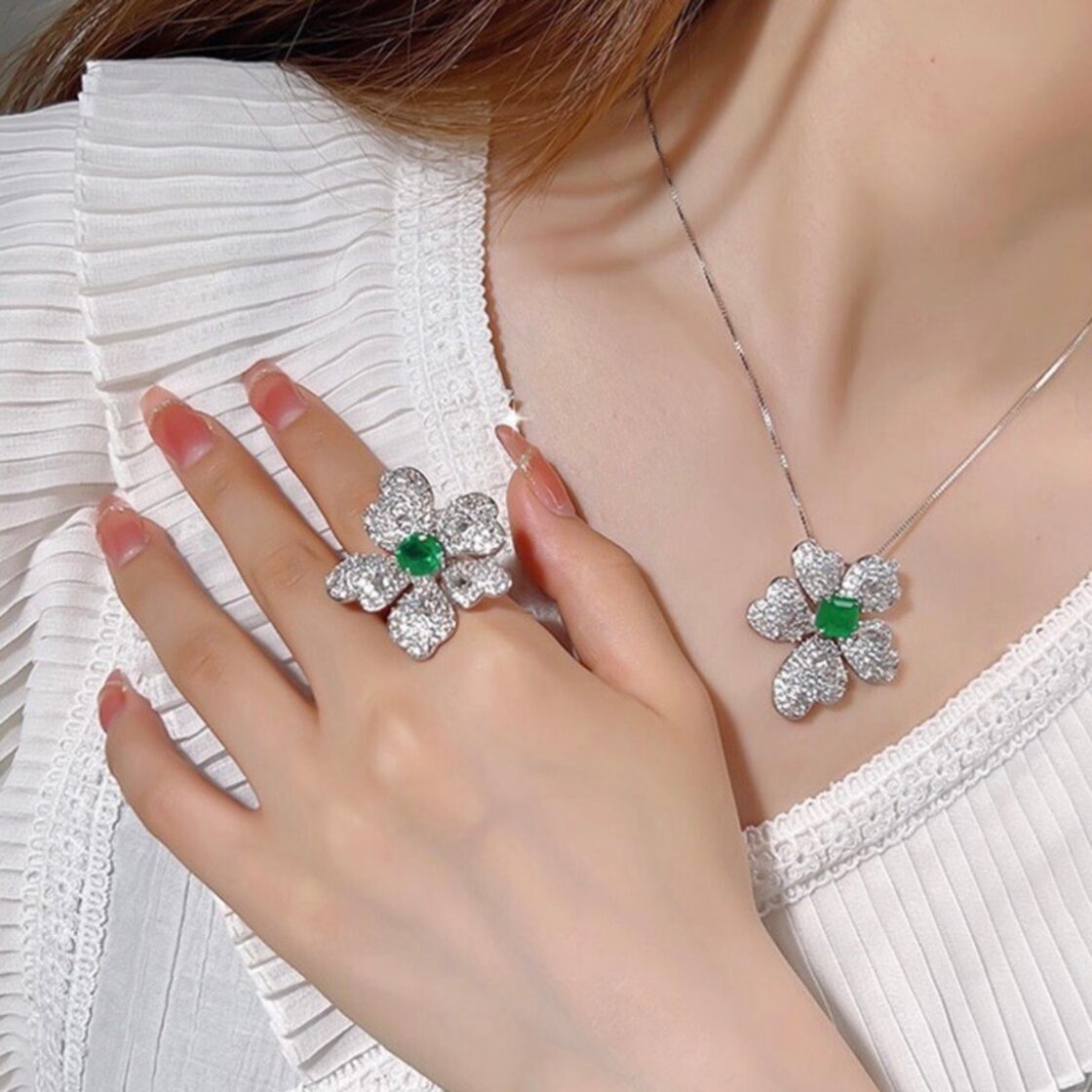 合成エメラルド フラワー 花 グリーン 3カラット ネックレス 緑色 