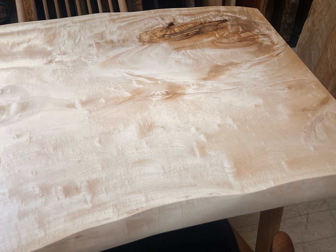 栃（トチ）_1900×1005-890-750×49_浅草本店_テーブル天板/一枚板