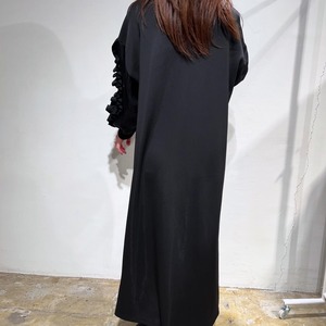 ポリーヌブロー   フリルスリーブハーフZIPワンピース