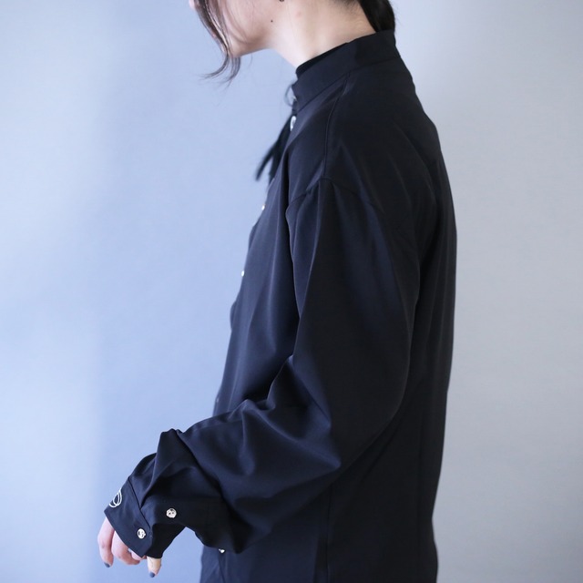 "刺繍" slash round button design minimal mode black shirt