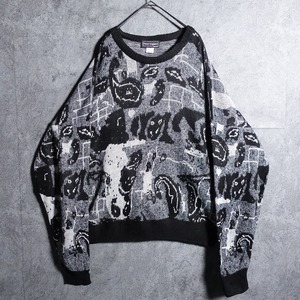 Monotone paisley pattern artistic design knit