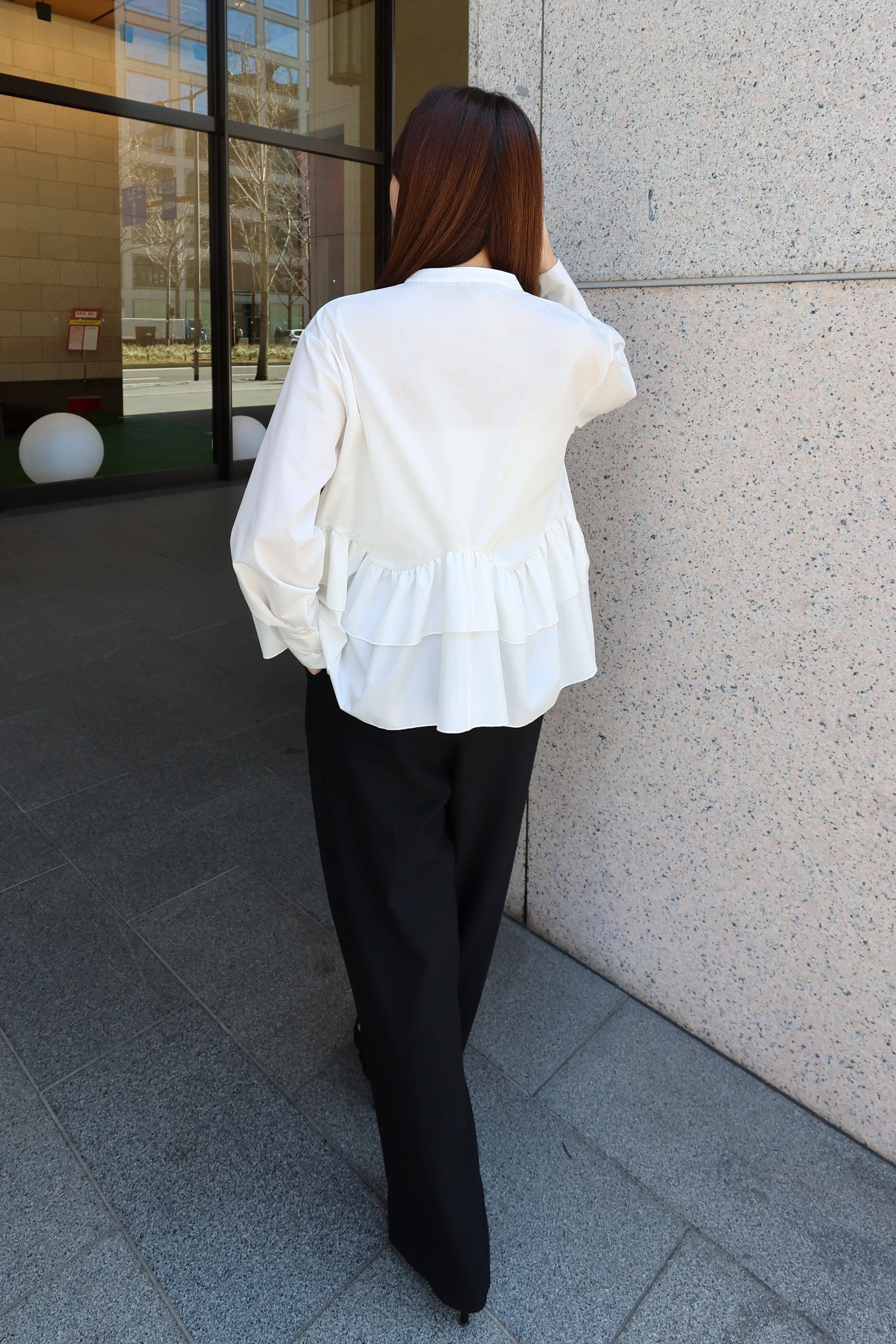 yori バックダブルフリルブラウス yori ヨリ 22SS バックフリル ブラウスF コットンタイプライター 背