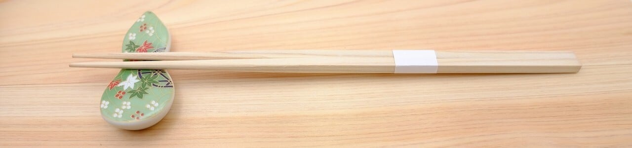 吉野[廣箸産]杉卵中箸(らんちゅうばし)24cm 白帯巻き 1000膳 | 安間製箸