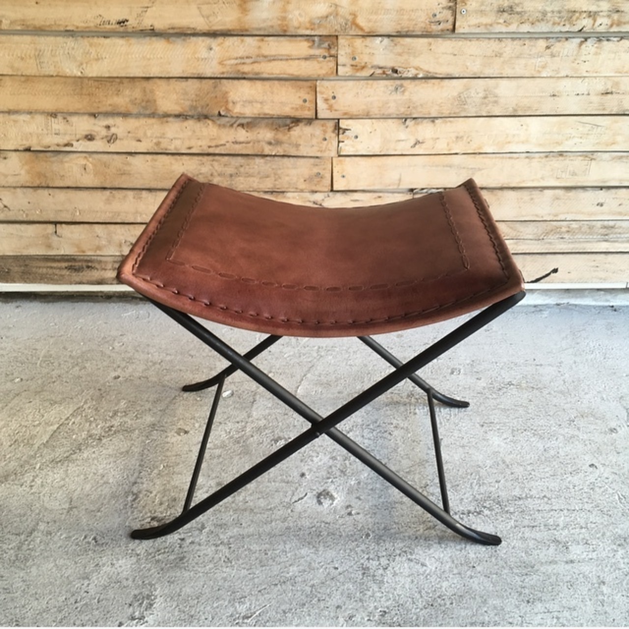 India Goat leather and iron folding stool Dark brown　インド　ゴートレザーアイアンフォールディングスツール　ダークブラウン　イス　山羊革　折りたたみ