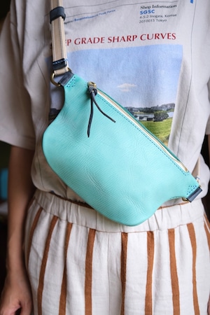 《即納》sway sling bag【turquoise × off-white × navy】