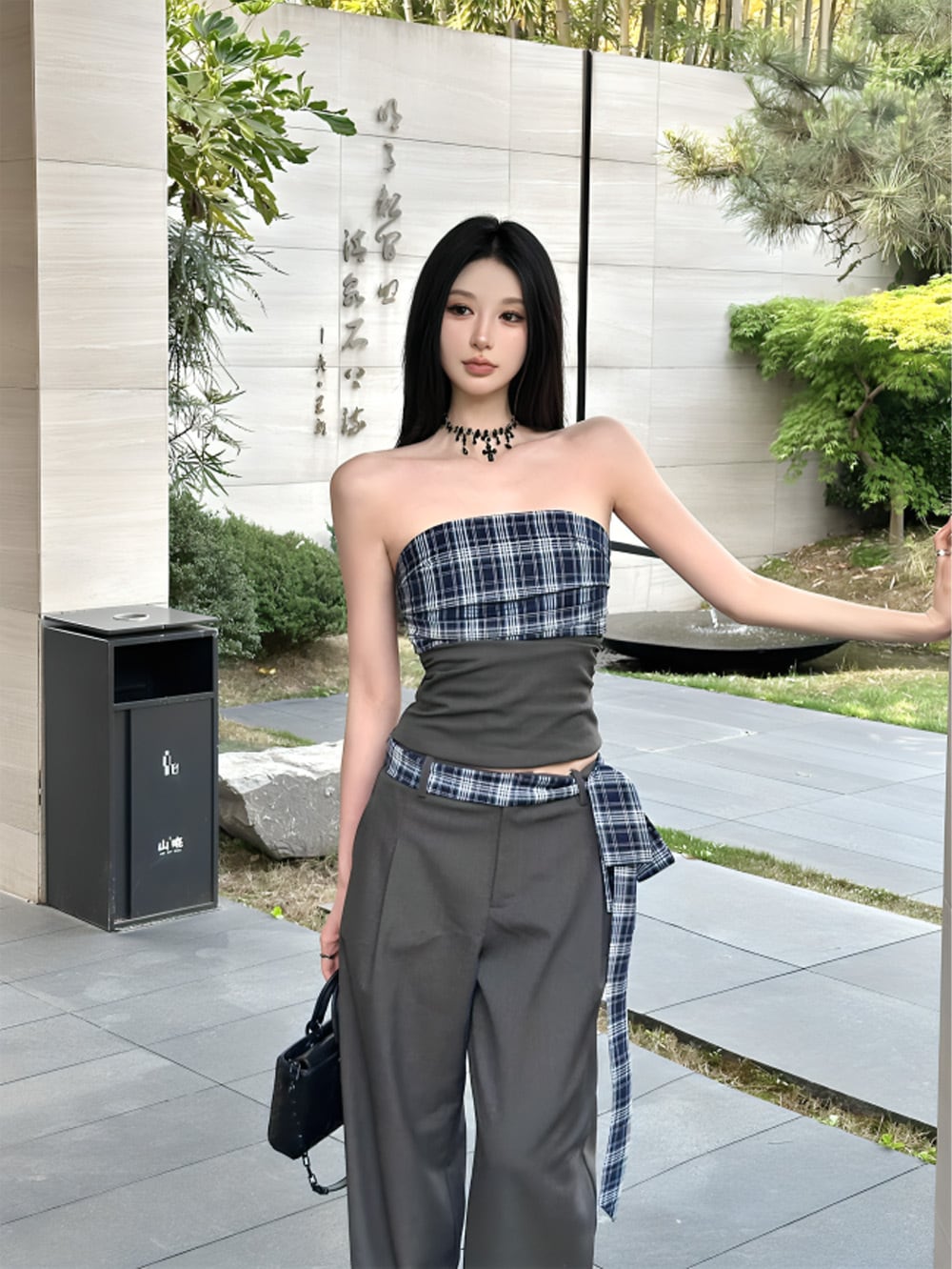 リッチネイビーチェックチューブトップ＋コードベルトパンツ