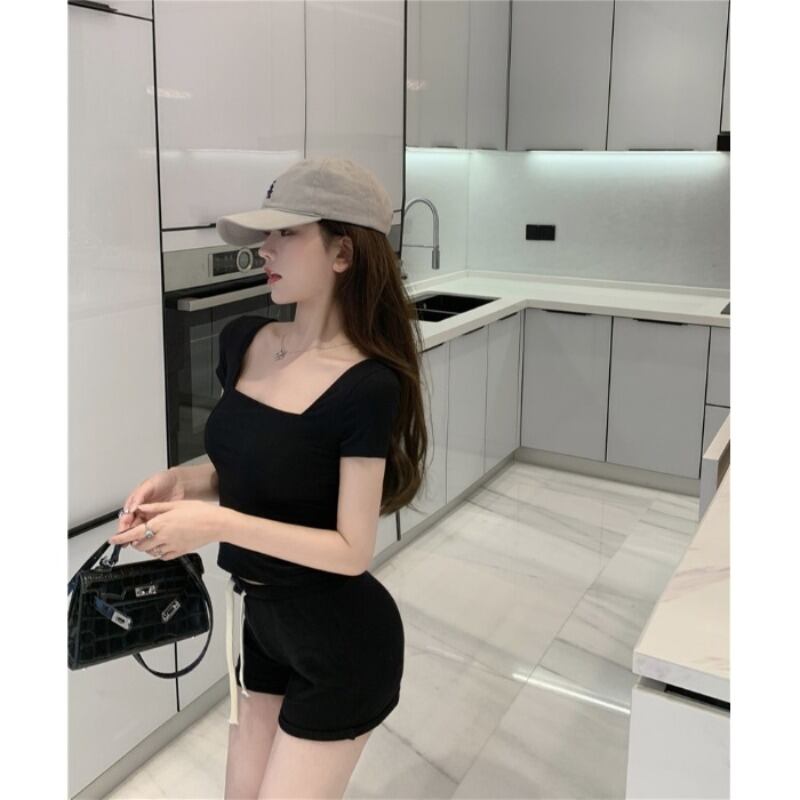 ベーシックTシャツ サマーブラックトップス 夏物 スクウェア ブラックストロベリース82210280489