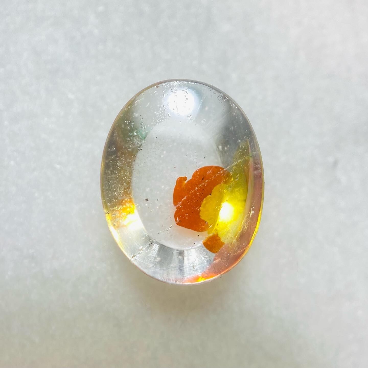 水面に浮かぶ秋 ライモナイトインクオーツ