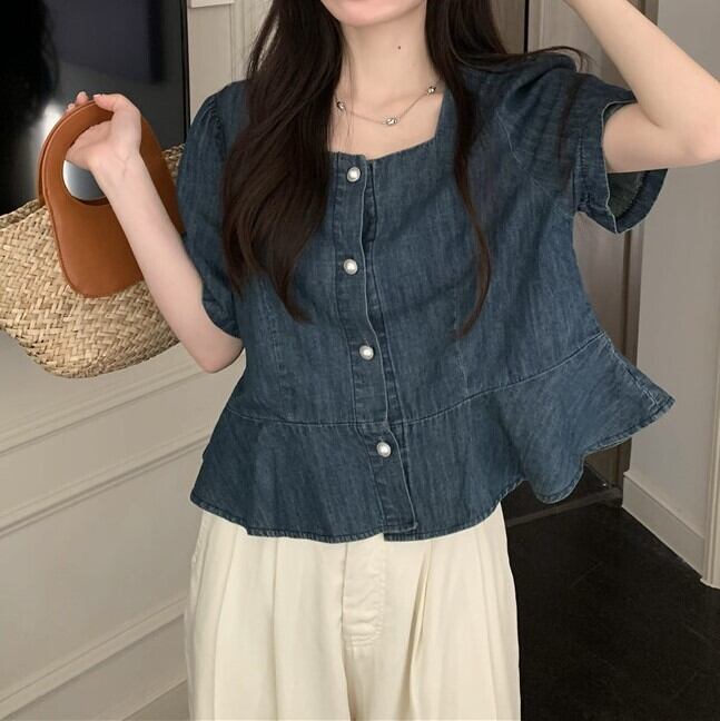 トップス レディース シャツ ブラウス 半袖 スクエアネック ペプラム ボタン かわいい 大人可愛い きれいめ カジュアル エレガント フェミニン おしゃれ お洒落 おとな ナチュラル こなれ感 キュート 抜け感 送料無料 存在感 無地 学生 通学 デート お出かけ 女子会 休日 フリーサイズ ゆったり ゆる ブルー 春 夏 20代 30代 40代 ママ 韓国 韓国系 着回し 普段使い 体型カバー ファッション コーデ スタイル モテ トレンド 流行 インスタ映え