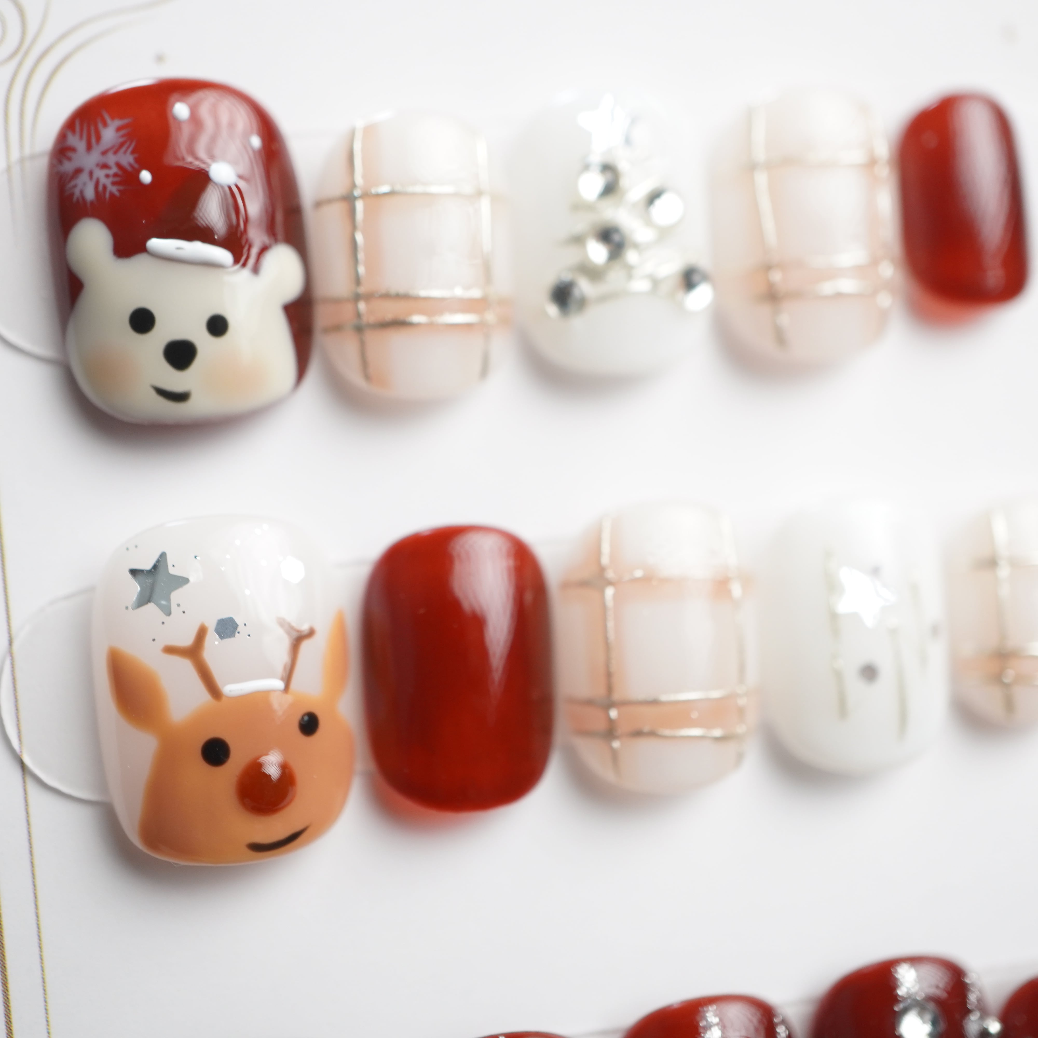 【#815】クリスマスデザイン 繰返し使える15枚セット【プレミアム】ネイルチップ/ホワイト レッド/ベリーショート オーバル/XY375