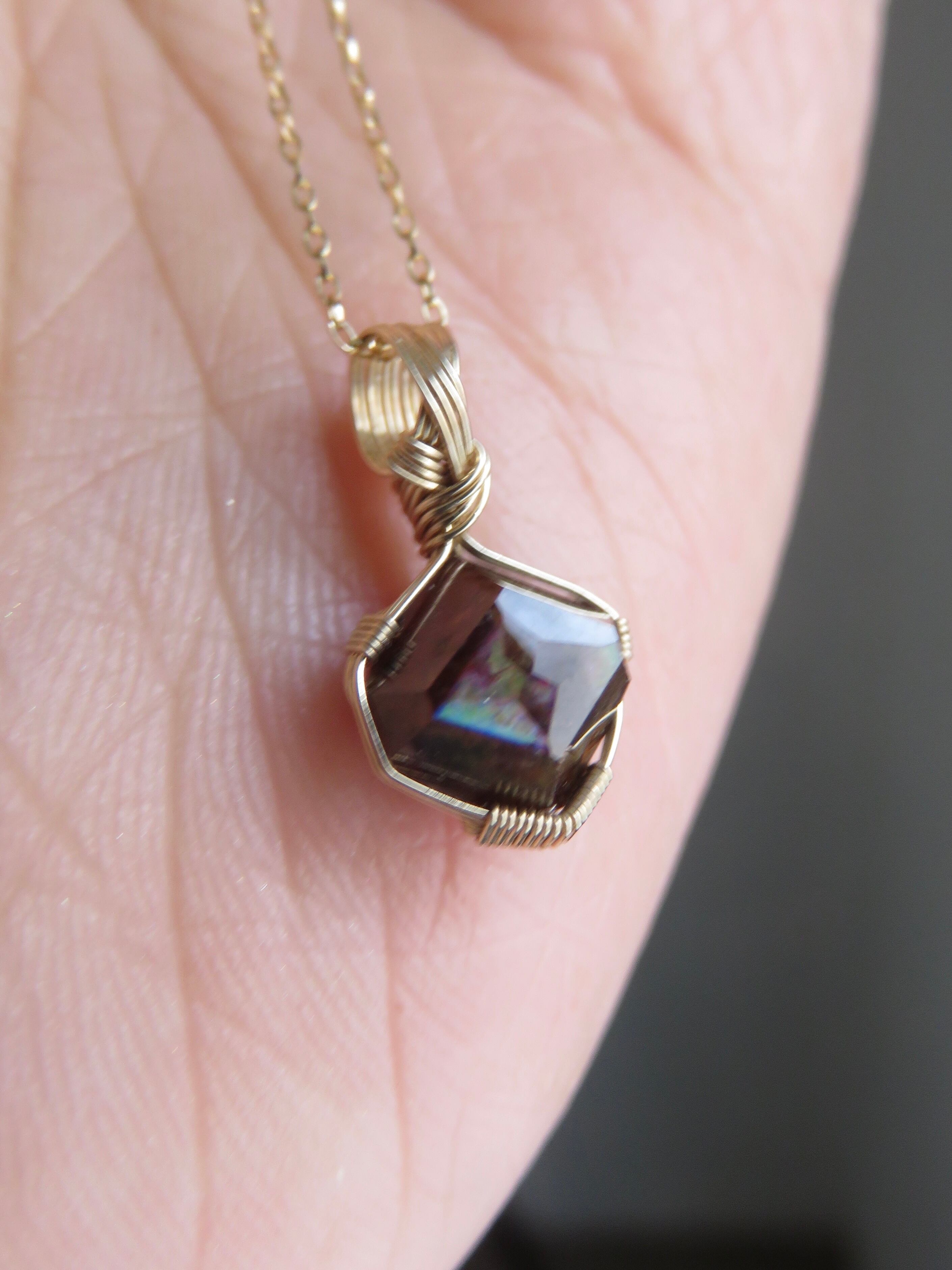 奈良県天川村産レインボーガーネット(3.3ct)女神巻きペンダント