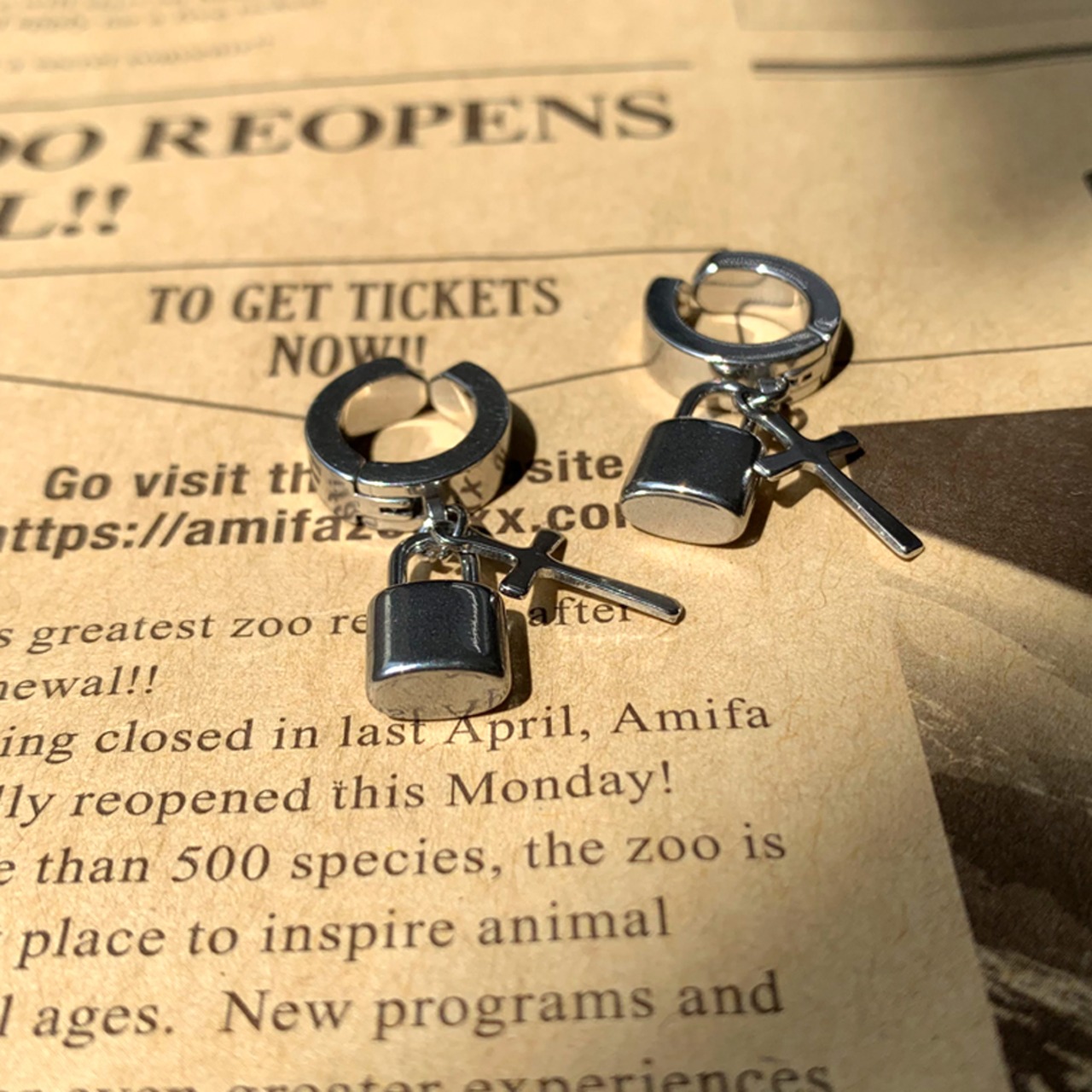 ステンレスクロスパドロックイヤリング