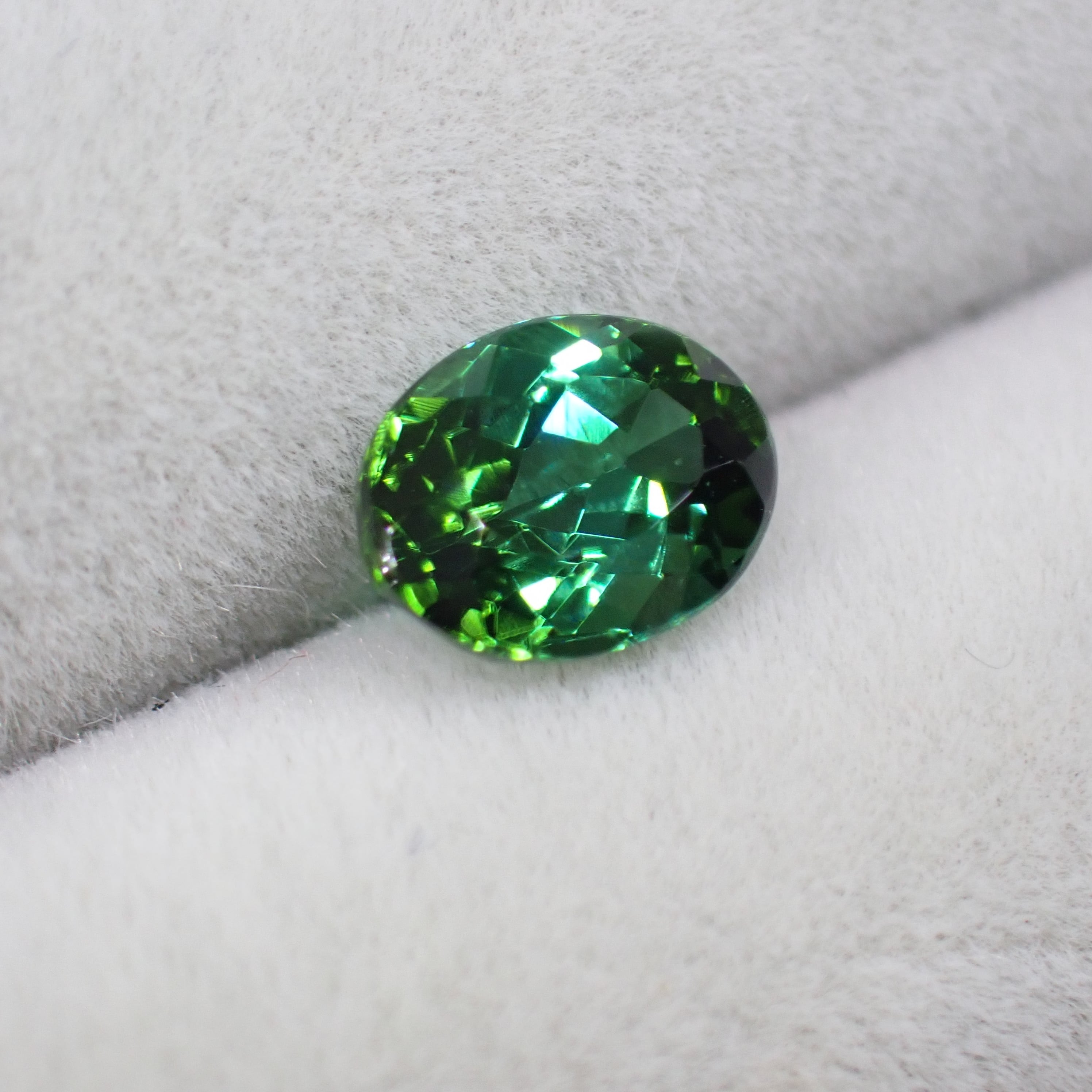 深く美しい青みグリーン☆トルマリン 0.859ct | 宝石ルース販売 深く美しい青みグリーン☆トルマリン 0.859ct | 宝石ルース販売