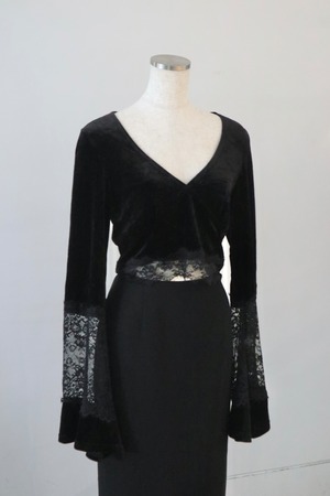 velour lace bell-sleeve crop tops