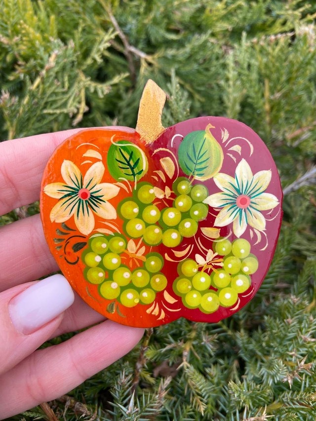 ペトリキフカ塗りマグネット　林檎（Khomenko製作）