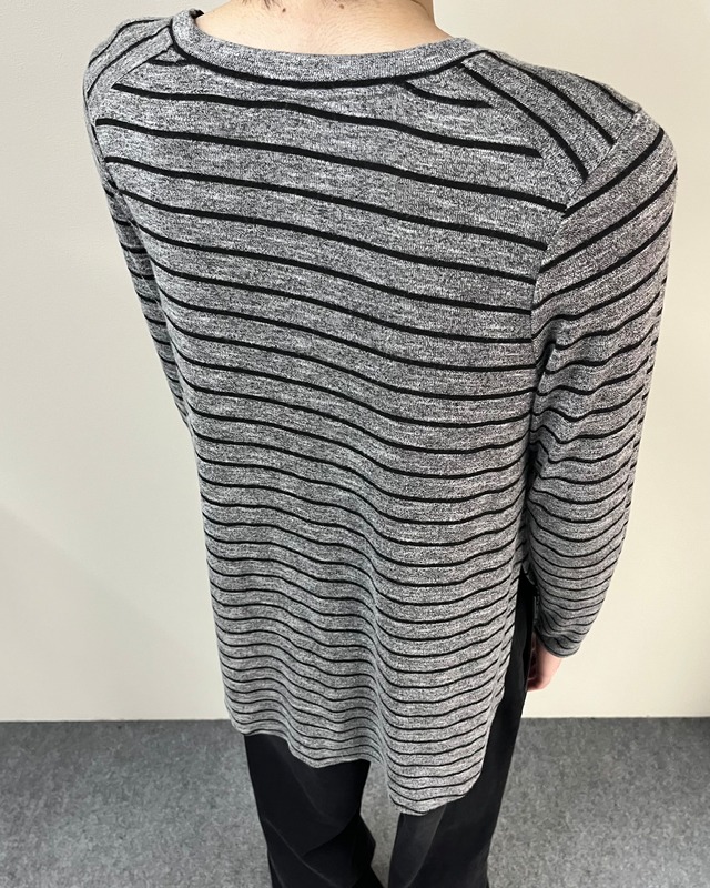 side slit grey border long sleeve top