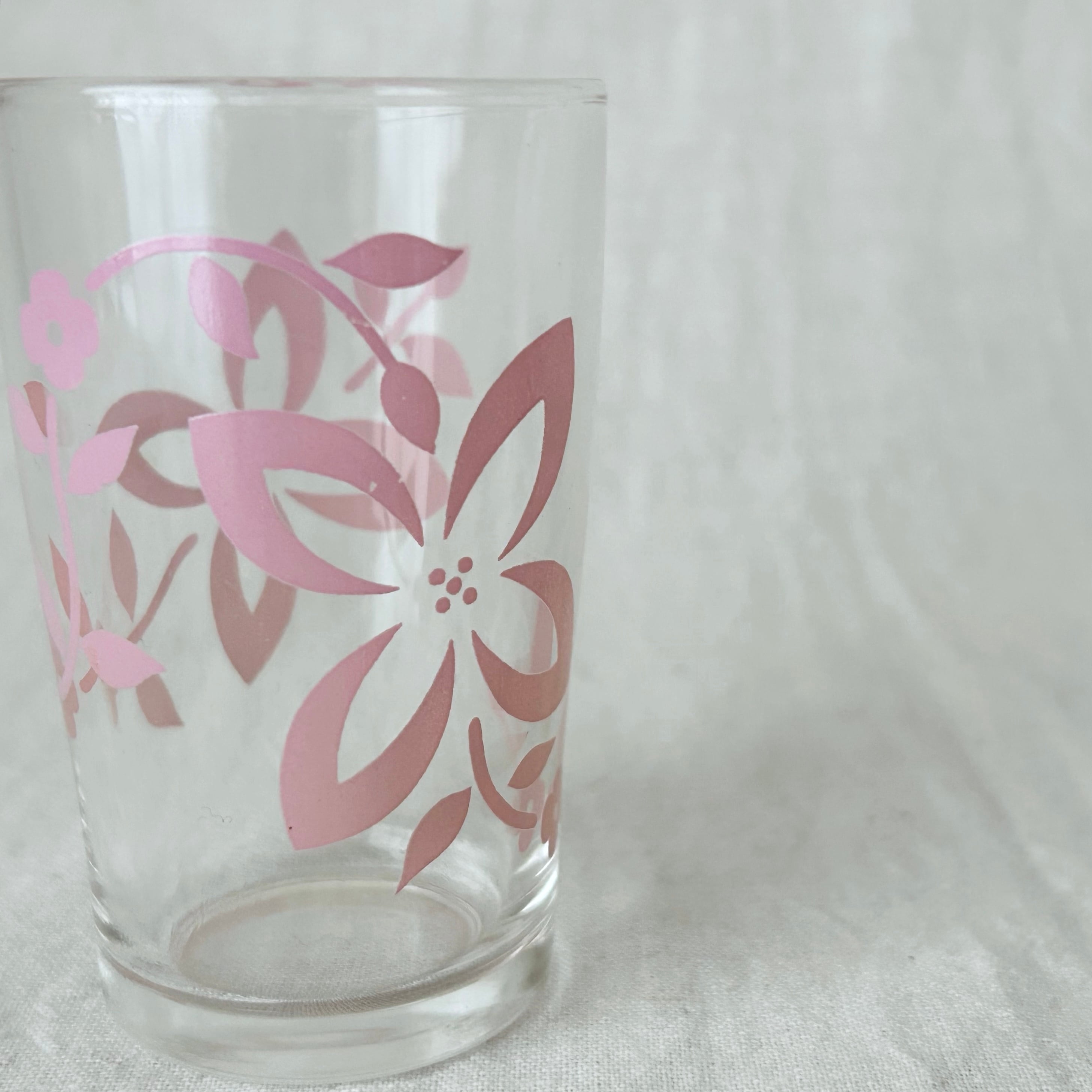 骨董　レトロ　時代ガラス　ピーコックブルー　アラレ霰　プレス　水飲みコップ１客 骨董 レトロ 時代ガラス ピーコックブルー アラレ霰 プレス