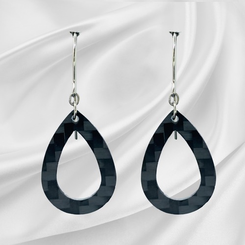 ドライカーボン ドロップチャーム フックピアス チタン